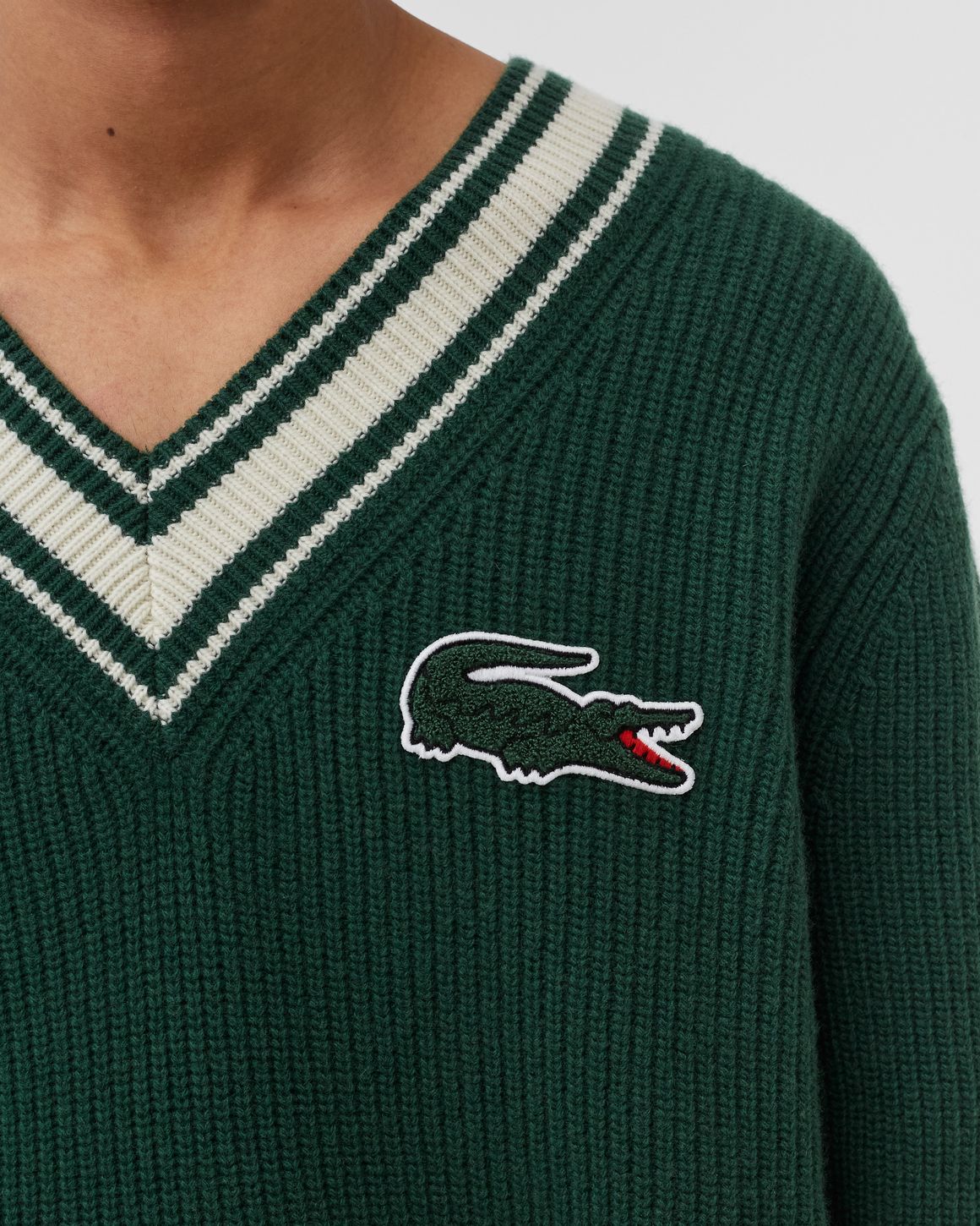 LACOSTE
Comic Logo patch sweater